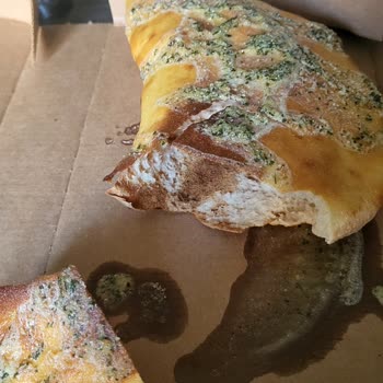 Sarımsaklı Ekmekte Şişmiş Boş Ve Sert Hamur Ücret İadesi Talebi