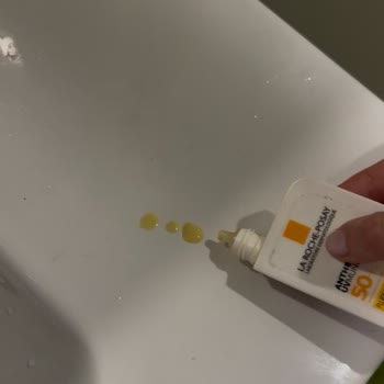 La Roche Posay Anthelios UVMune 400 SPF50 Texture And Smell Defect