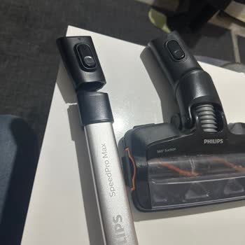 Philips 7043 Dikey Süpürgede Bağlantı Aparatı Kendiliğinden Kırıldı