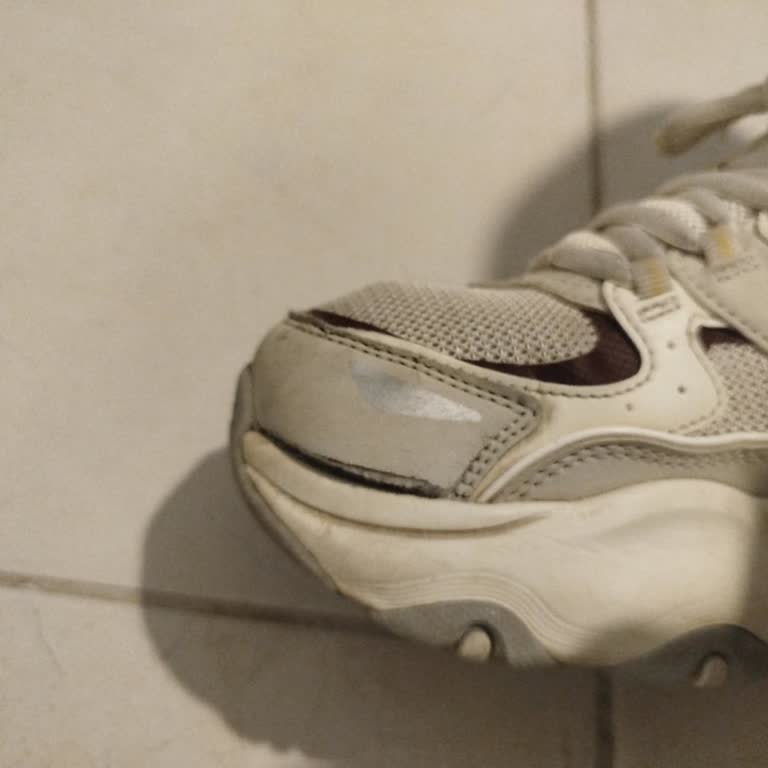 Skechers Ayakkabısının Kısa Sürede Yırtılması Ve İade İsteği