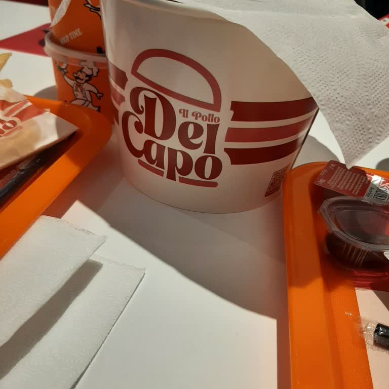 Yanıltıcı Menü Görseli: Hamburger Küçük Sandviç Ekmeğiyle Sunuldu