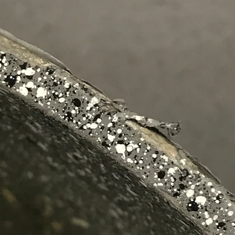 Granit Tencere Kaplaması Soyuldu Ve Sağlık Endişesi