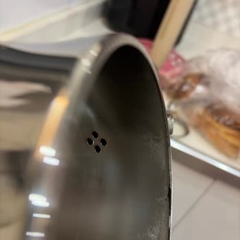 Hasarlı Çaydanlık Takımı Ve Cevapsız Değişim Süreci