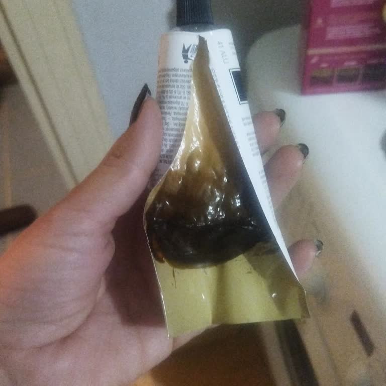 Siyah Renkli Ve Kötü Kokulu Şarap Kızılı Saç Boyası Bozuk Çıktı