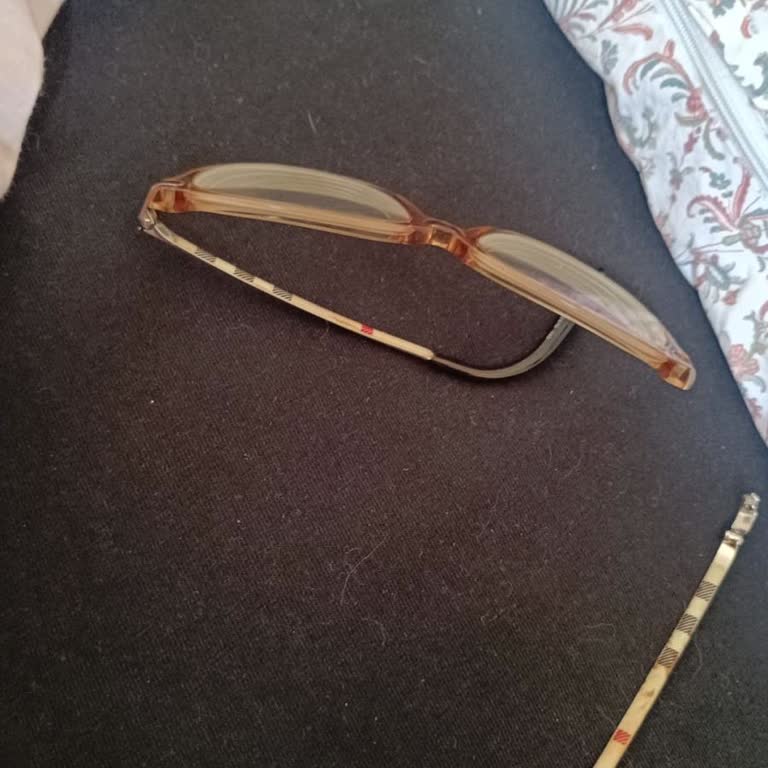 Burberry Gözlüğümde Sap Vidası Sürekli Gevşiyor, Atasun Optik Çözüm Sunmuyor