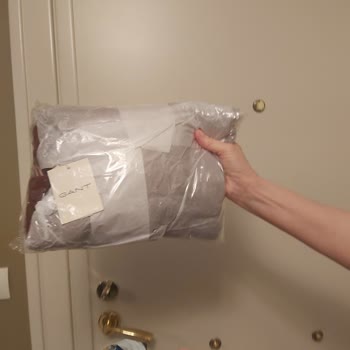 Gant Kazağının Özensiz Paketlemesi Markanın İmajını Zedeledi