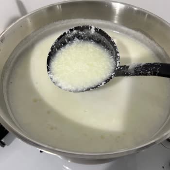 Son Kullanma Tarihi Geçmemiş 3 Litre Süt Kesildi Ve Bozulmuş