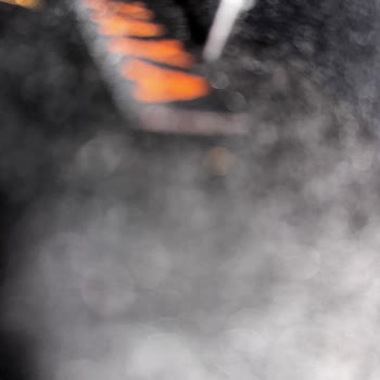 Çivi İçeren Botta Ayağa Derin Yara Sağlık Riski Ve Üretim İhmali