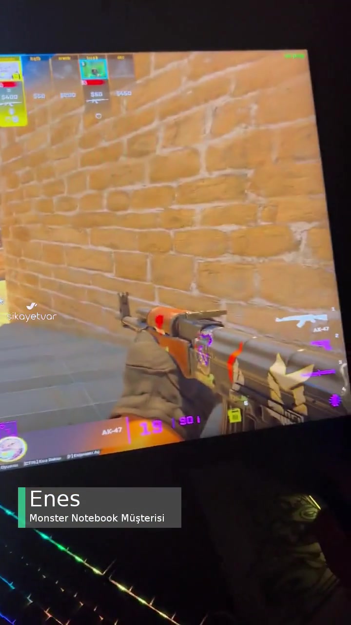 Monster Laptop Oyun Oynarken Donma videonun kapak resmi