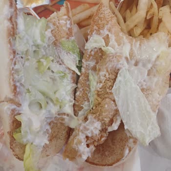 Popeyes Şubesinde Tavuk Burgerlerde Az Tavuk Ve Boş Doyuruculuk