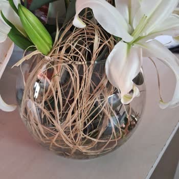 Sipariş Edilen Çiçek Görseliyle Uyuşmuyor Ve Çikolata Teslim Edilmedi