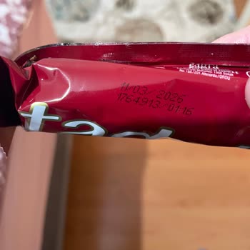 Tadelle Çikolatanın Hem Üst Hem De Alt Yüzeyinde Beyazlıklar Vardı