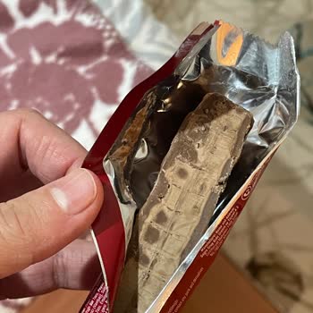 Tadelle Çikolatanın Hem Üst Hem De Alt Yüzeyinde Beyazlıklar Vardı