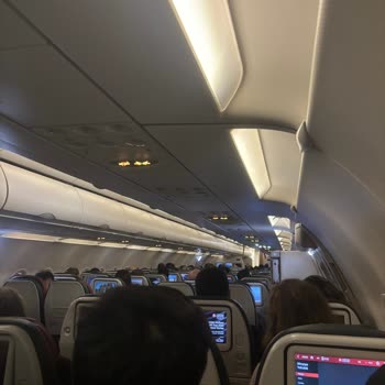 Uçak Kapıları Gecikmeli Açıldı Ve Açıklama Yapılmadı, Yolcular 22:40'a Kadar Bekletildi