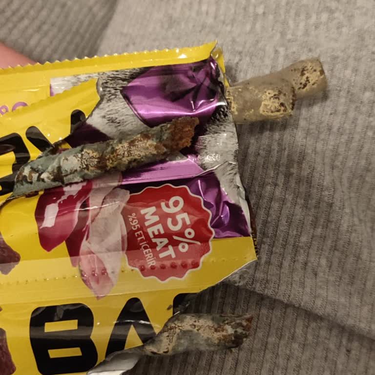 Bado Pet Food Mamanın Bariz Şekilde Yeşillenmiş, Küflenmiş Olduğunu Gördüm