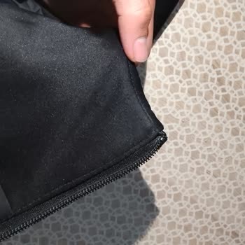 Mavi Yelekte Hızlı Tüylenme Ve Deformasyon, Mağaza İlgisiz