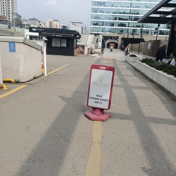 Maltepe Park AVM Açık Otoparkta Vale ve Bariyer Düzeni Sorunu