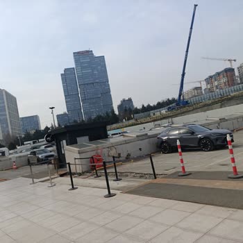 Maltepe Park AVM Açık Otoparkta Vale ve Bariyer Düzeni Sorunu