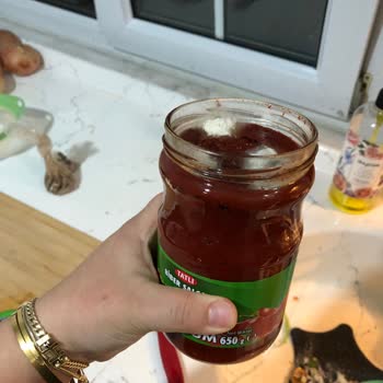 Kapağı Sorunsuz Olmasına Rağmen Biber Salçası Küflendi