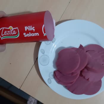 İzmir Buca Şok Marketinde Lezita Salamının Mosmor Rengi Ve Lastik Dokusu Üzerine Şikayet