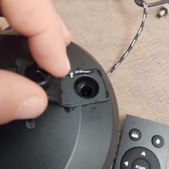 Su Püskürtme Özelliği Çalışmayan Cam Süpürge Robotu