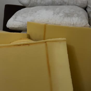 Yanlış Kesilmiş Minderler Ve Tehdit İçeren Firma