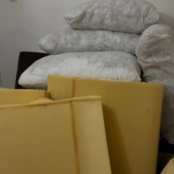 Yanlış Kesilmiş Minderler Ve Tehdit İçeren Firma