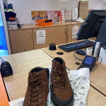 FLO Ağrı Merkez Şubesinde Ayakkabı Tabanı Açılması Ve Değişim Talebinin Reddedilmesi