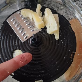 Rende Parçasındaki Renk Atması Ve Döküntüler Gıda Güvenliğini Tehdit Ediyor