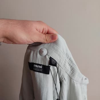 Alarm Etiketi Takılı Ve Korumasız Gelen Gömlek Şikayeti