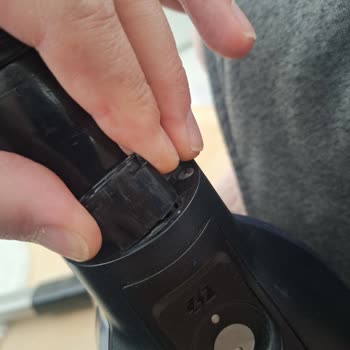 Philips XC8049 Dikey Süpürge Sürekli Parça Kırılması Ve Şarj Soketi Arızası