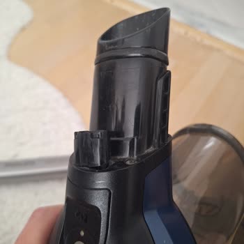 Philips XC8049 Dikey Süpürge Sürekli Parça Kırılması Ve Şarj Soketi Arızası