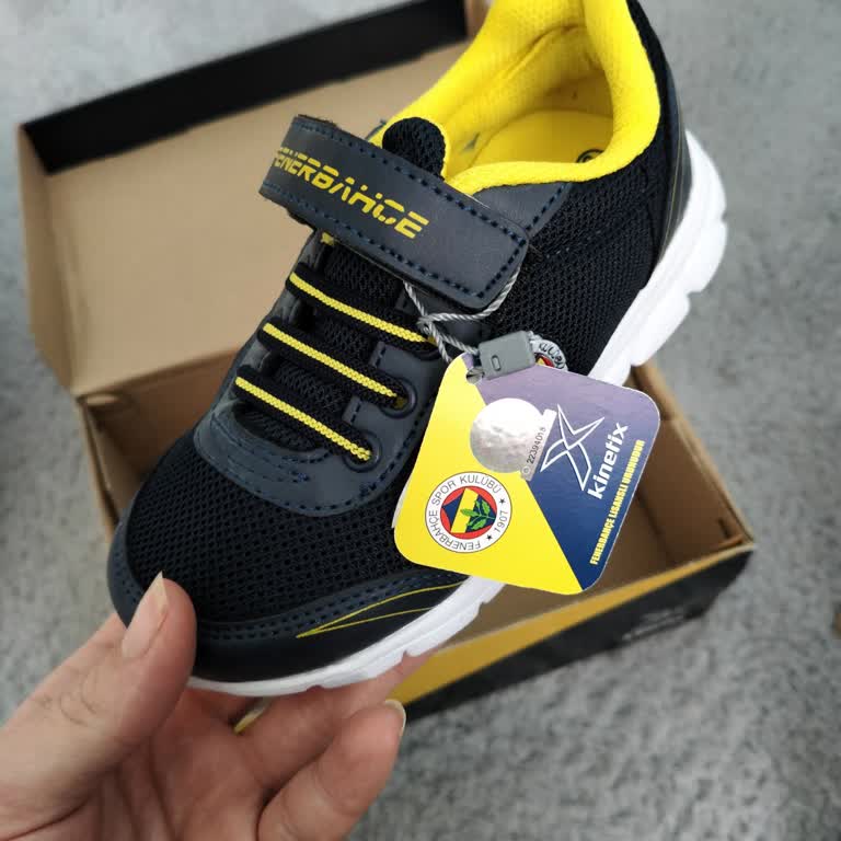 Müşteri Hizmetleri Fiş Olmadan Hediye Ayakkabı Değişimini Reddetti