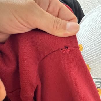 İlk Yıkamada Dikişleri Açılan Bebek Kazağına Değişim İsteği