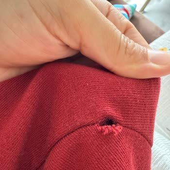 İlk Yıkamada Dikişleri Açılan Bebek Kazağına Değişim İsteği