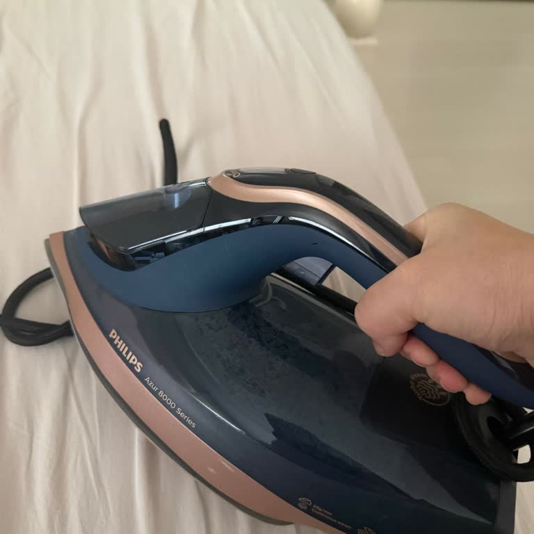 Philips Azur 8000 Ütünün Üst Kısmı Kırıldı Garanti Kapsamında Değişim Talebi