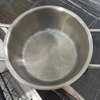 Korkmaz Tencerelerde Paslanma, Kararmalar Ve Çıkmayan Su Lekesi Gibi Kalıntılar Oluştu