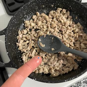 Kokoreçte Mavi Plastik Parçalar Sağlık Riskine Yol Açtı