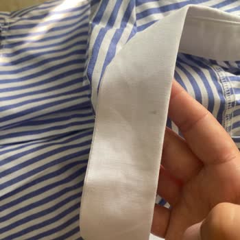 Defolu Gömlek Ve Cevapsız İletişim