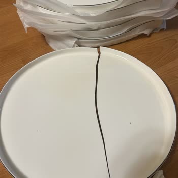 Jumbo Mağazasında Eksik Yemek Takımı Parçaları Ve Uzun Süreli Oyalama