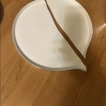 Jumbo Mağazasında Eksik Yemek Takımı Parçaları Ve Uzun Süreli Oyalama