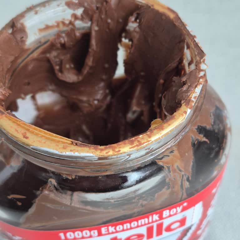 Son Kullanma Tarihine Rağmen Nutella’da Beyaz Taneler Oluştu, Güven Sarsıldı