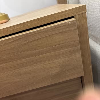 Hasarlı Komodinin Değişimi 3 Ayda Gerçekleşmedi Ve Hediye Yastıklar Gönderilmedi