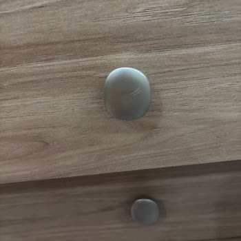 Hasarlı Komodinin Değişimi 3 Ayda Gerçekleşmedi Ve Hediye Yastıklar Gönderilmedi