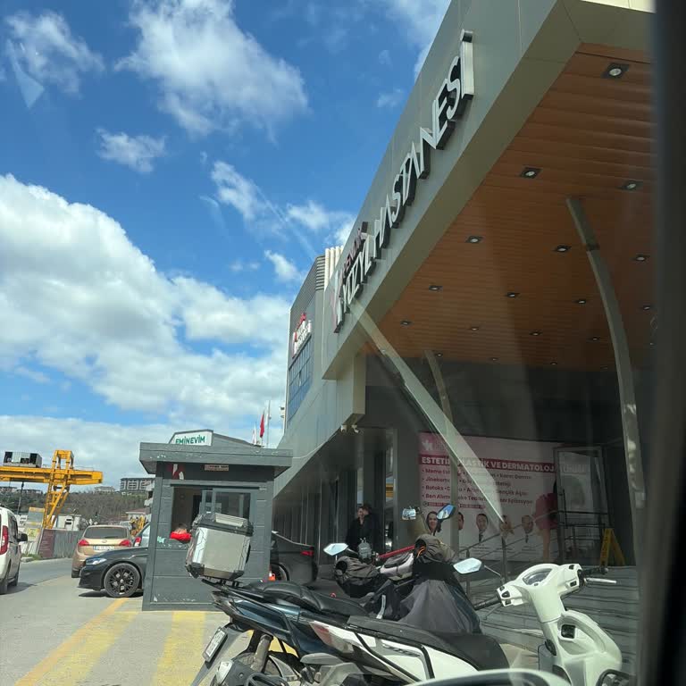 Hasta Kayıt Personelinin İlgisizliği Uzun Bekleme Sürelerine Neden Oluyor