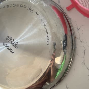 Karaca&nbsp; Tencerenin Alt Tabanında Belirgin Sararmalar ve Lekeler Oluştu