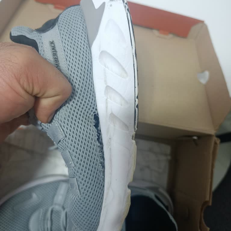 Garanti Kapsamındaki Ayakkabı Patladı, Mağaza İade Talebini Reddetti