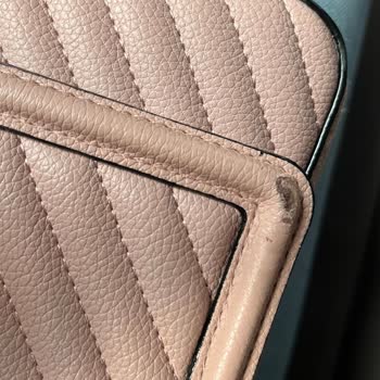 Kısa Sürede Deri Soyulan Victoria’s Secret Çantamın Değişimini Talep Ediyorum