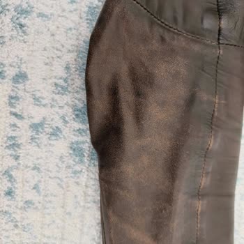 Derimod Deri Ceketin Kısa Sürede Deformasyonu Ve Renk Değişimi