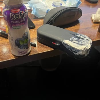 Kefir Şişeleri Patlıyor, Çantam Ve Eşyalarım Zarar Gördü